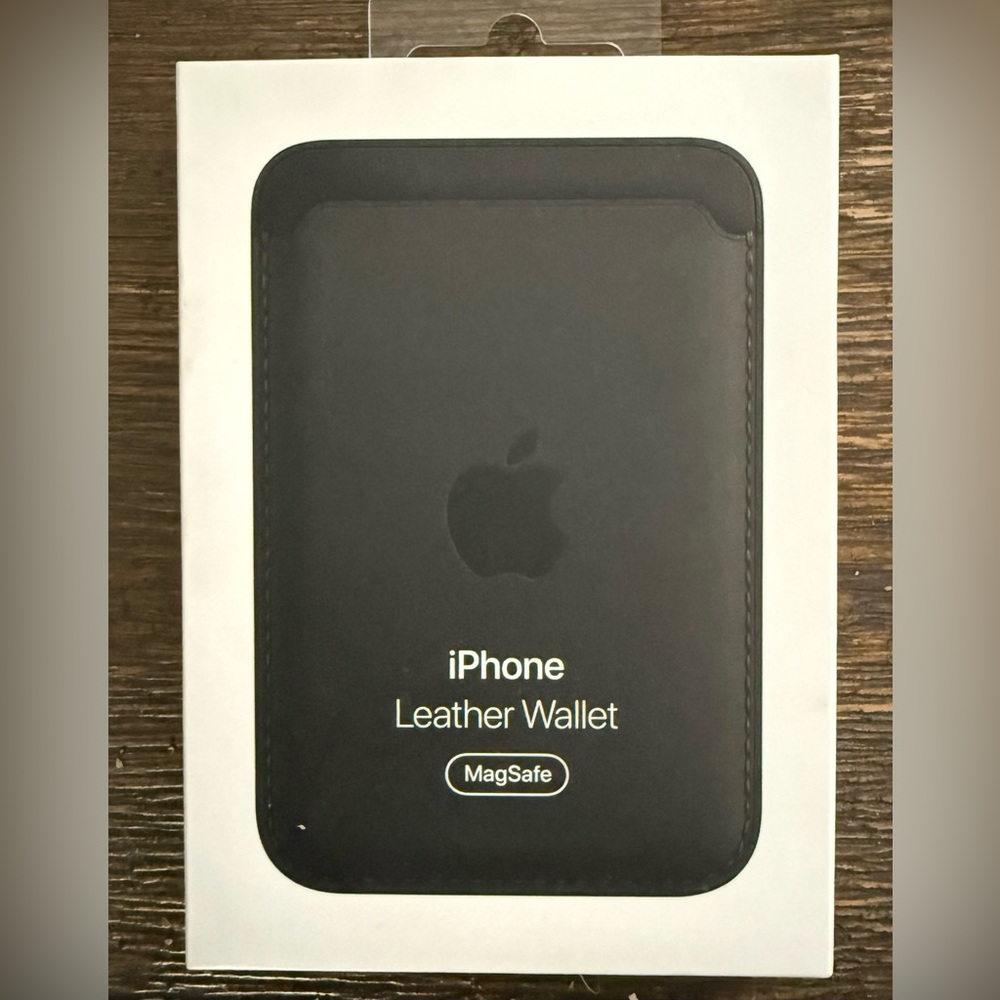 Apple iPhone Leather Wallet with MagSafe - Black